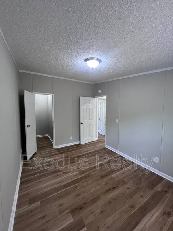 Building Photo - 771 Deer View