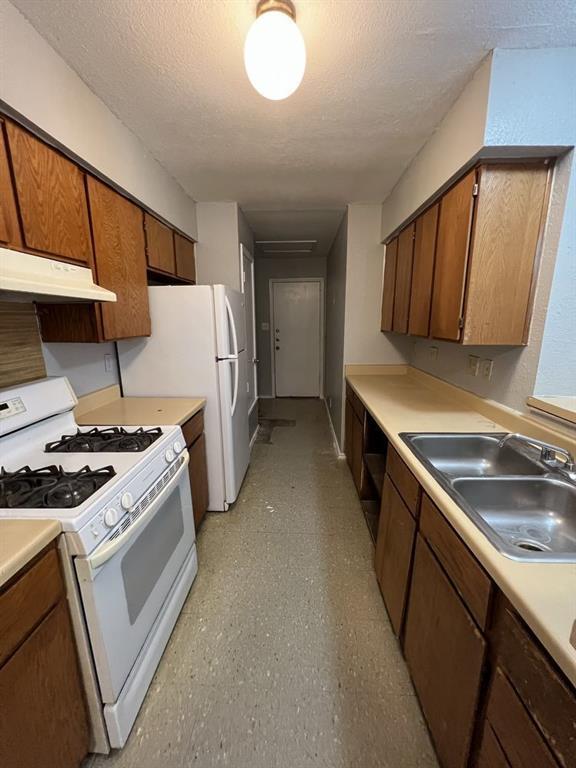 Building Photo - 6801 Stonleigh Pl