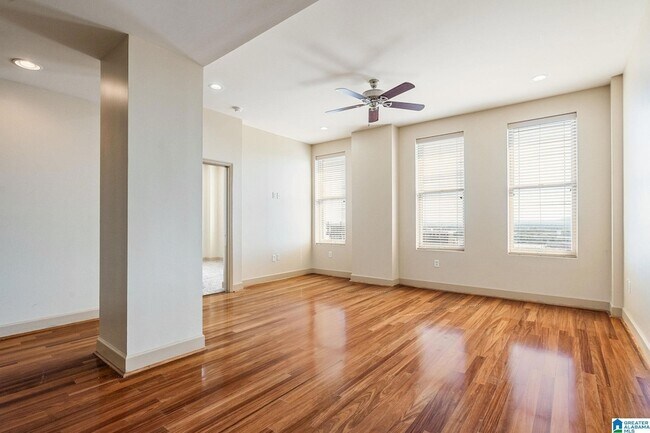 Building Photo - 2024 2nd Ave N