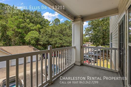 Building Photo - 700 Daniel Ellis Dr