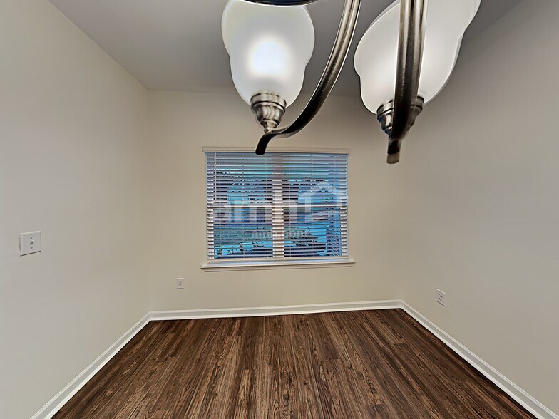 Building Photo - 41 Camp Cir