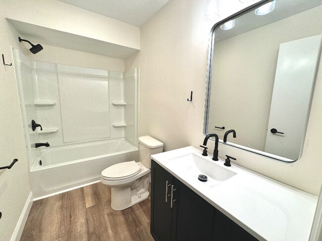 Building Photo - 2051 S Post Rd