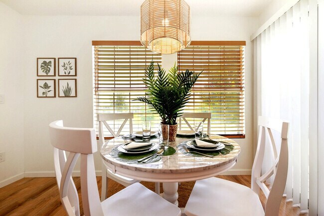 Building Photo - 4000 Gulf Terrace Dr