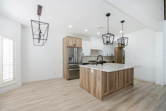 Building Photo - 918 Calle Cumbre Ct
