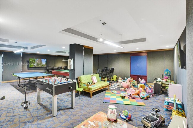 Building Photo - 19667 Turnberry Way