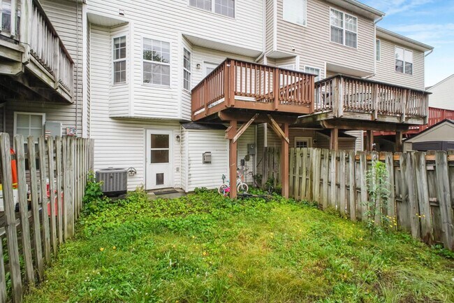 Building Photo - 405 Donelson Loop