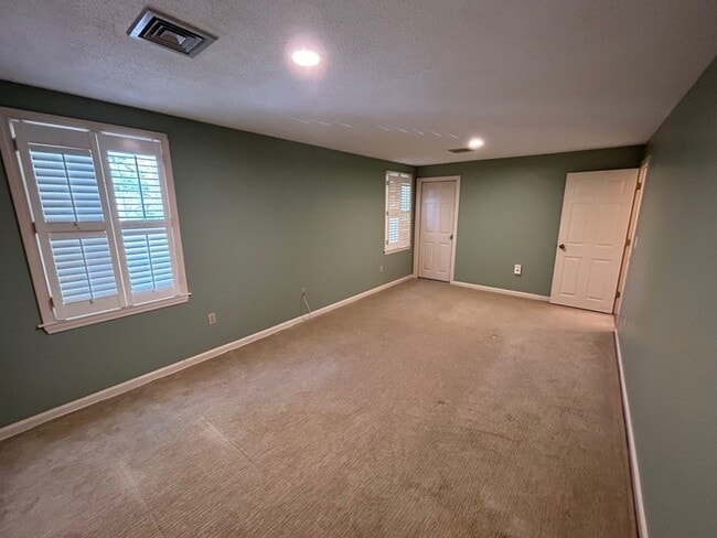 Building Photo - 14 Stony Brook Ln