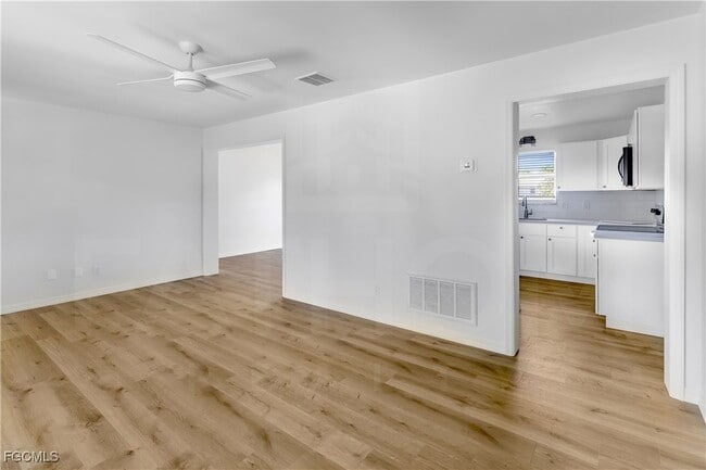 Building Photo - 10697 Holly Rd