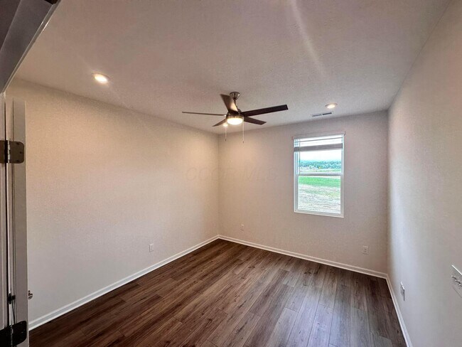 Building Photo - 1332 Red Tail Pl