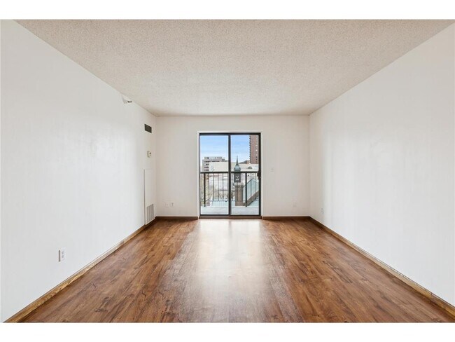 Building Photo - 78 10th St E