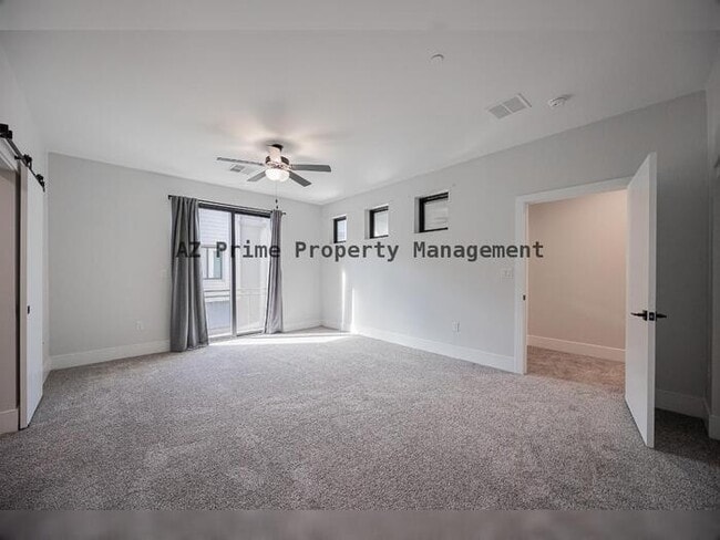 Building Photo - 142 E Hearne Way