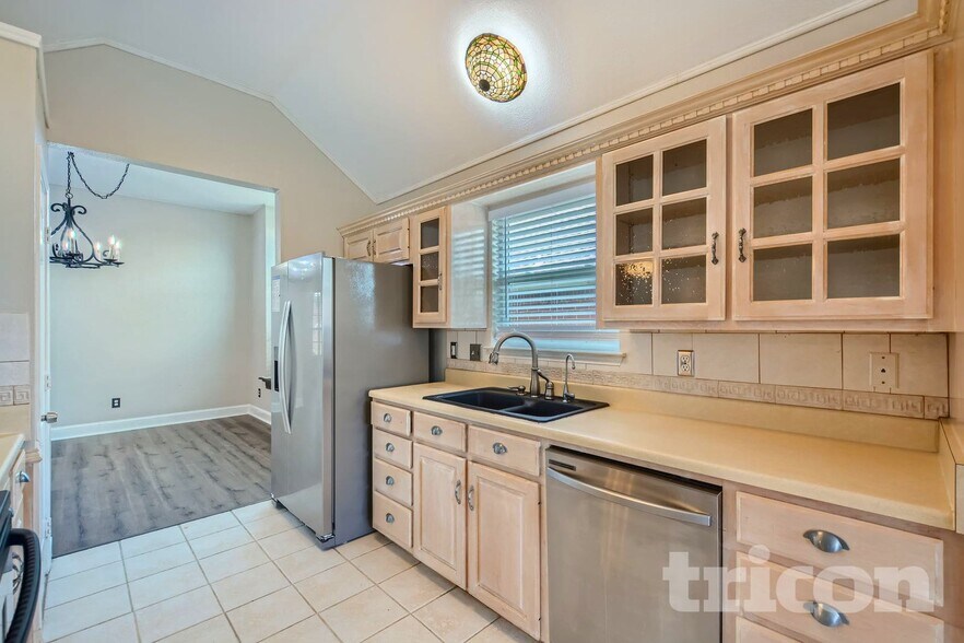 Building Photo - 709 Flagstone Way