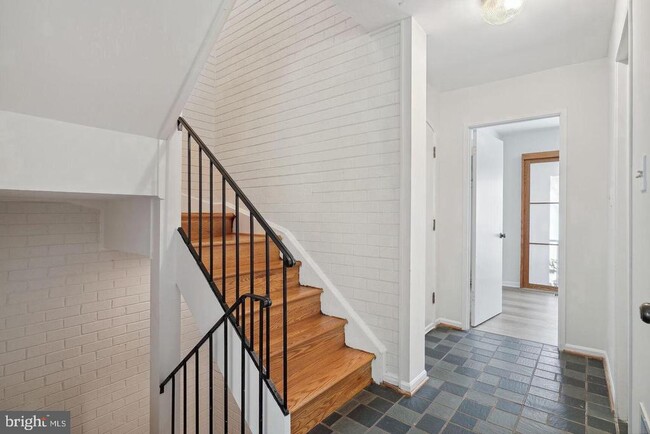 Building Photo - 10855 Deborah Dr