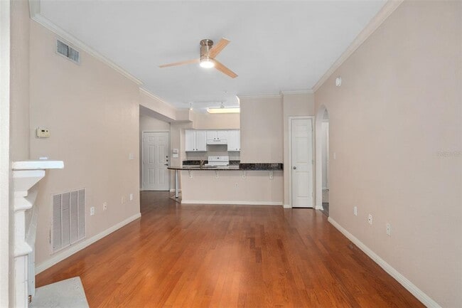 Building Photo - 911 N Orange Ave