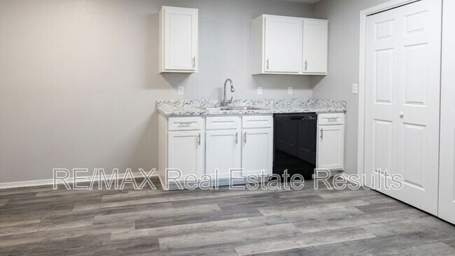 Building Photo - 4416 Acoma St