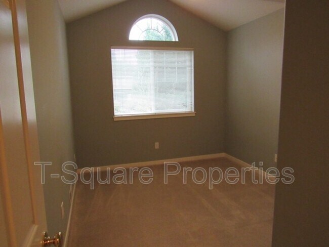 Building Photo - 13021 NE 182nd Pl