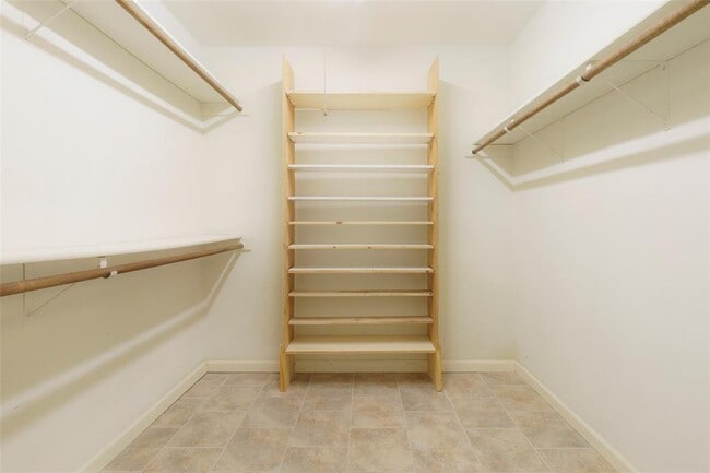 Building Photo - 5603 Porsche Ln