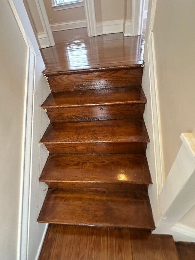 Building Photo - SINGLE FAMIKY FOR RENT IN MAPLEWOOD LOCATION !