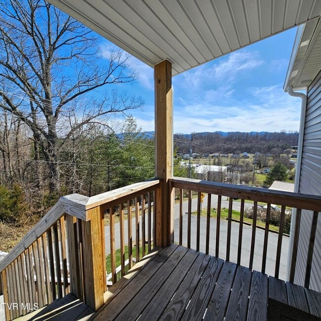 Building Photo - Modern 2-bedroom, 2 bathroom apartment convienent location