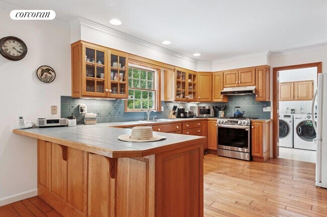 Building Photo - 330 Sprig Tree Path