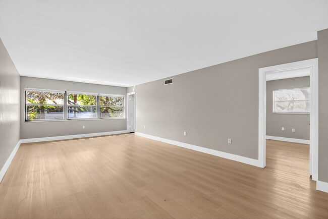 Building Photo - 2018 SW 29th Ct