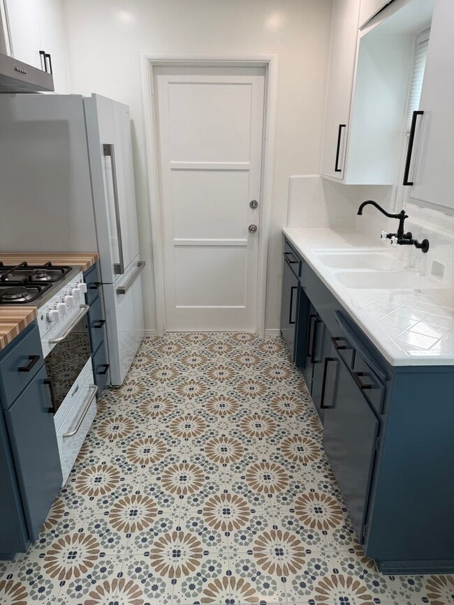 Building Photo - 4566 Muir Ave