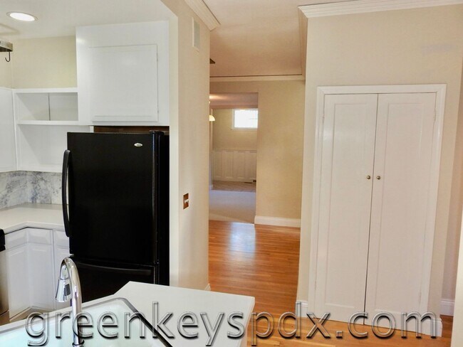 Building Photo - 10197-1136