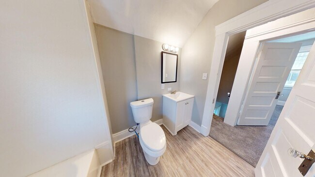 Building Photo - 3 Bed / 1 Bath in Cleveland!