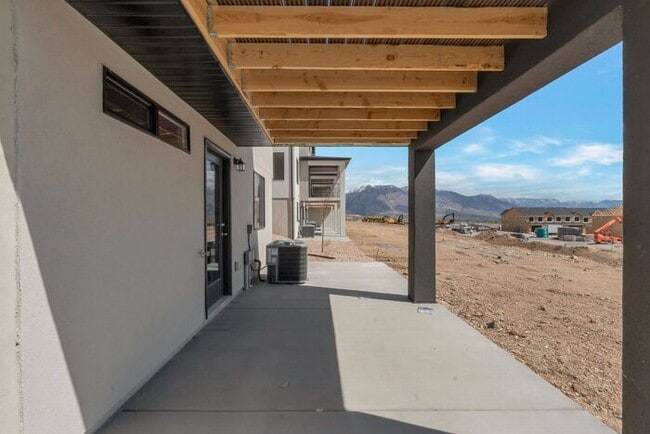 Building Photo - INVERNESS - BRAND NEW LUXURY ROW END THOUSE W 2 CAR GARAGE