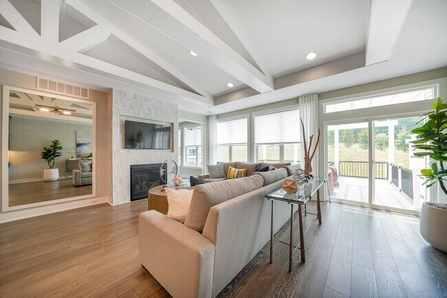 Building Photo - Luxury Fully Furnished 3 Bed 3.5 Bath Townhome in Darlington Ridge