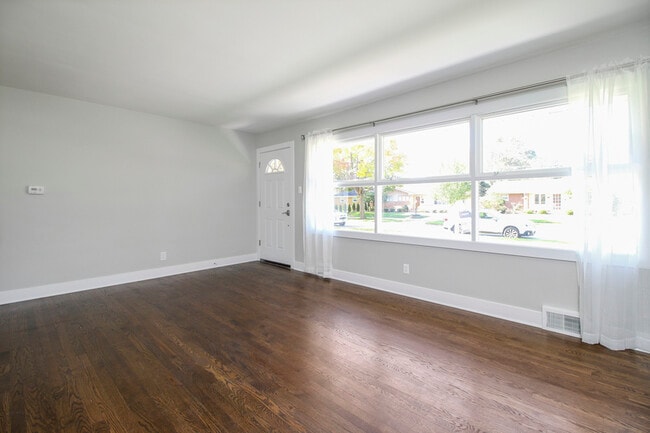 Building Photo - 605 N Wille St