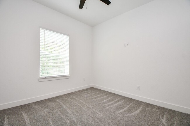 Building Photo - 9734 Pelsey St