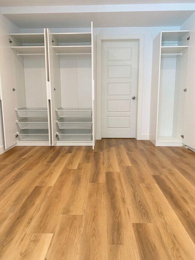 Building Photo - Completely Renovated Apartment with Canyon Views