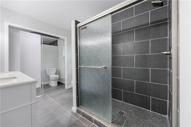 Building Photo - 1357 Plaza Ave SW