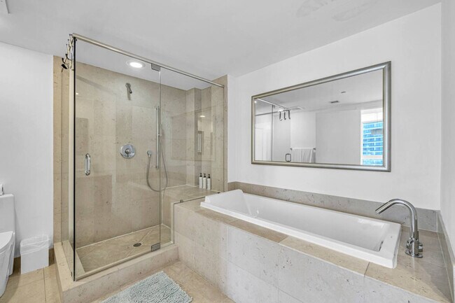 Building Photo - 485 Brickell Ave