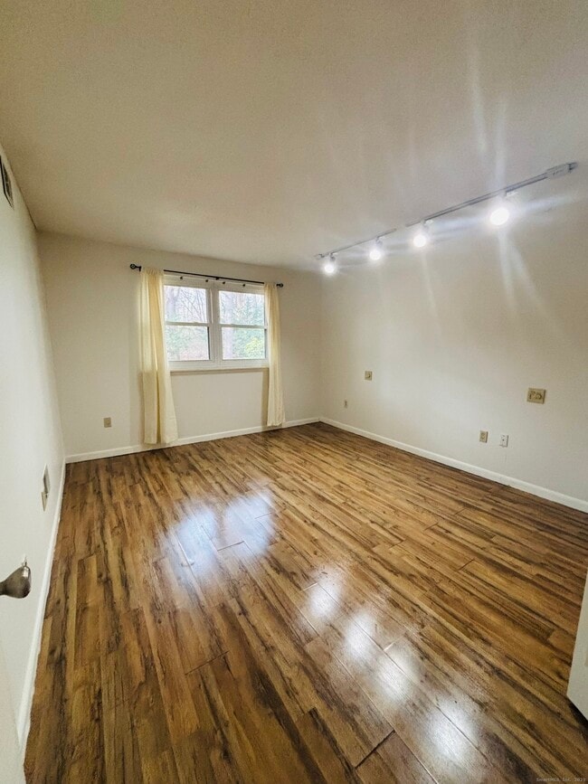 Building Photo - 507 Twin Circle Dr