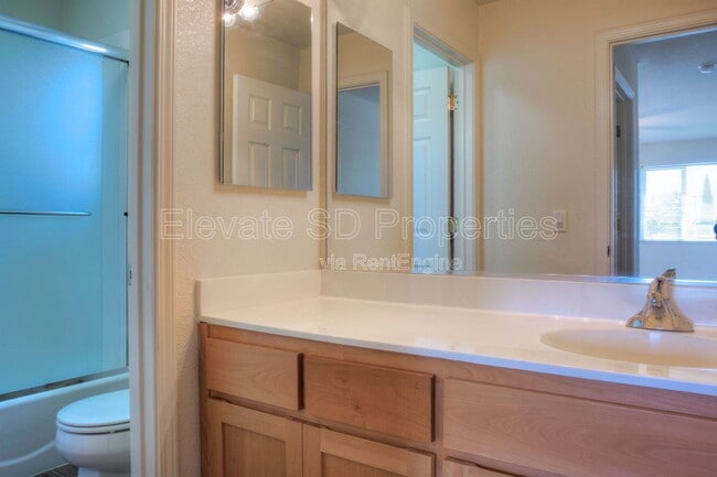 Building Photo - 2854 Grove Way