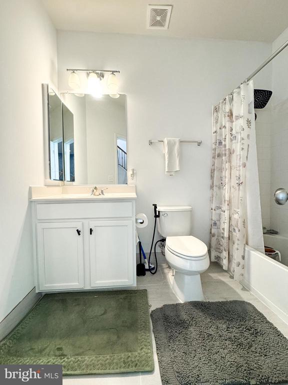 Building Photo - 42462 Dogwood Glen Square