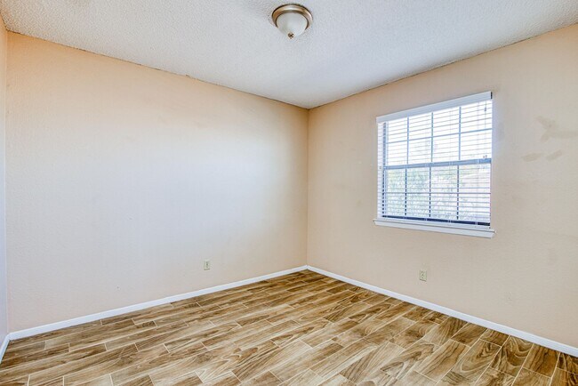 Building Photo - 11612 Marsh Mccall Way