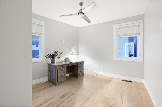 Building Photo - Spacious 4-Bed Gem in Nashville: 2360 sq f...