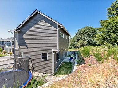 Building Photo - 2531 Jacaranda Ave