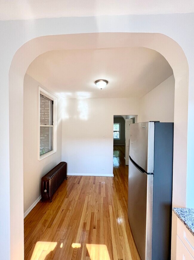Building Photo - 954 N Kildare Ave