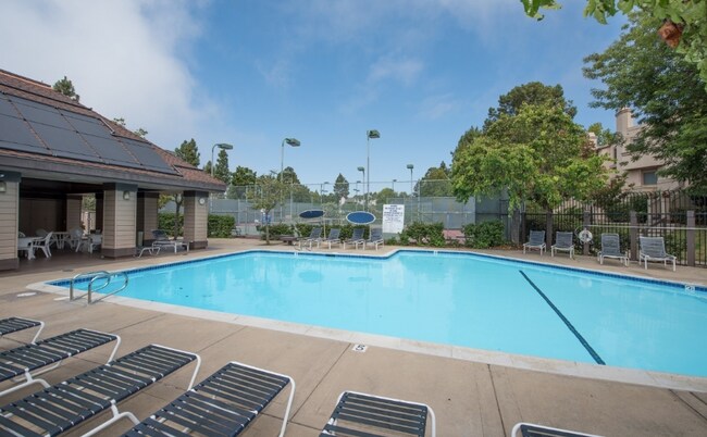 Building Photo - Updated La Jolla Townhome