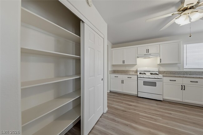 Building Photo - 3601 Estate View St