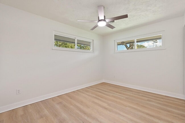 Building Photo - 4999 Packard Dr