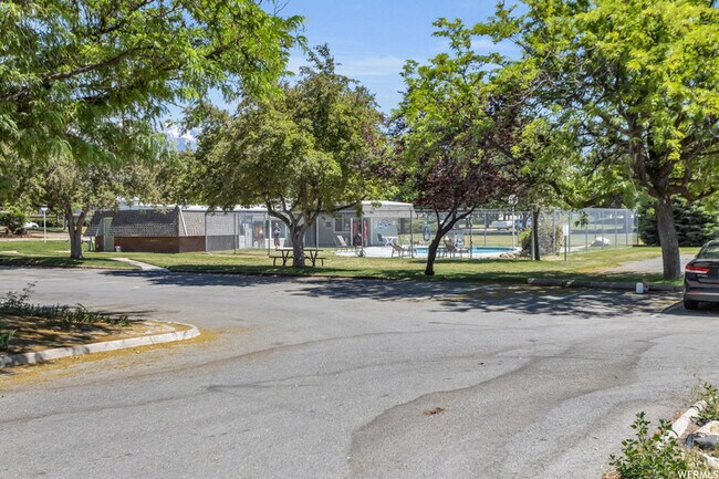 Primary Photo - 42 Lester Ave