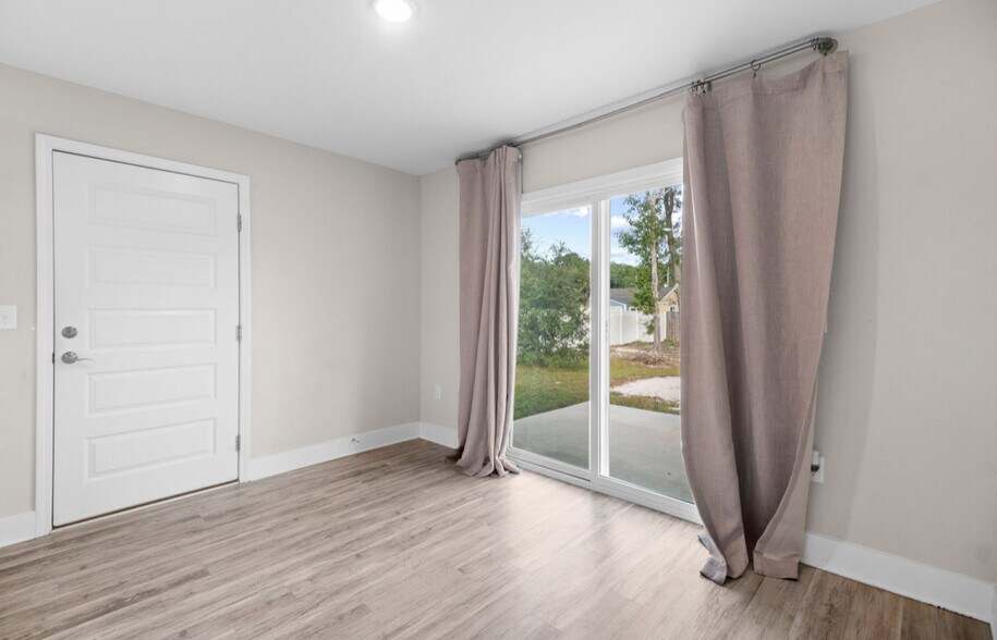 Building Photo - 13050 Hartung Ave