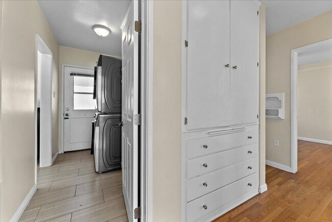 Building Photo - 5918 S Fairfax Ave