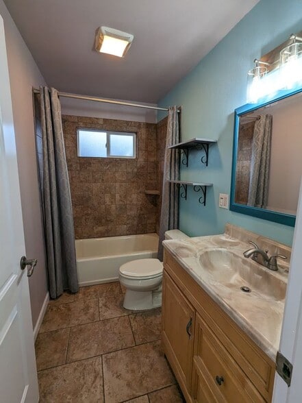 Building Photo - 616 E Opp St