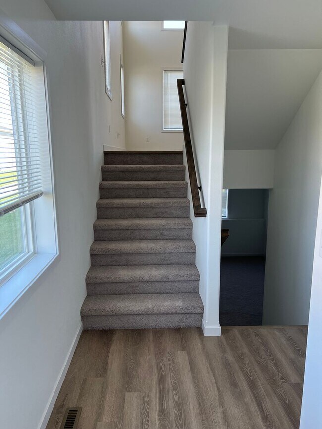 Building Photo - 3 Bed 2 Bath Single Family Home